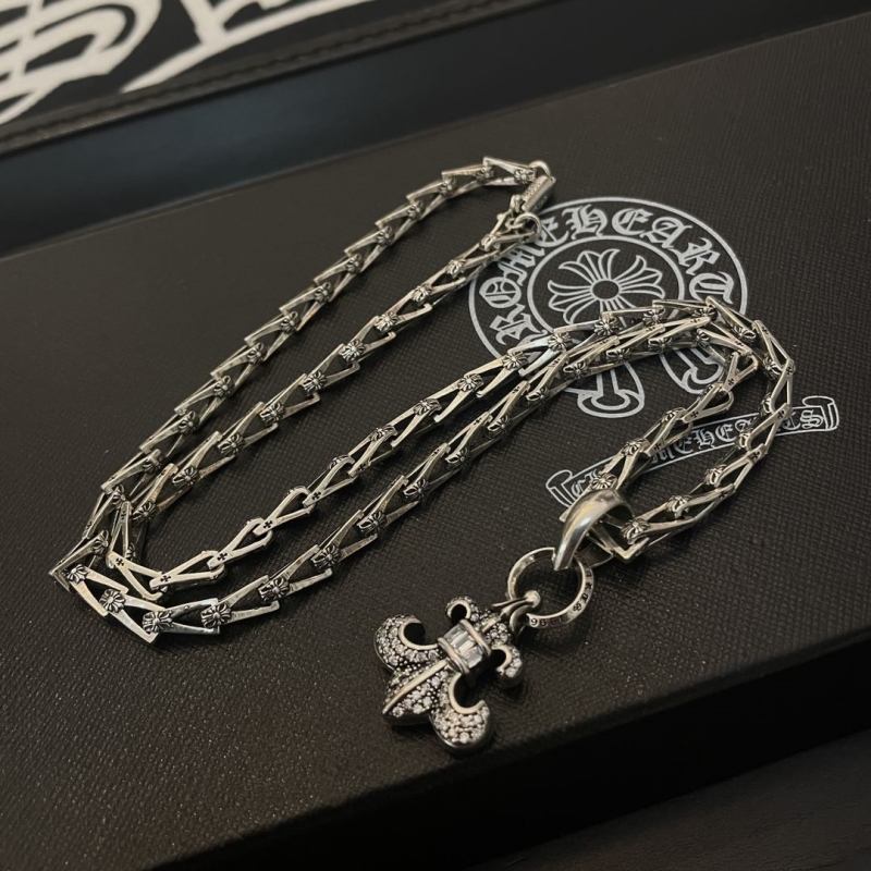 Ch*0me He**ts necklaces